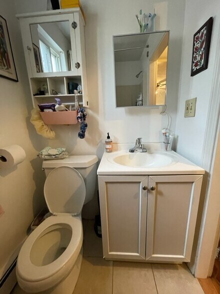 Building Photo - 144 Thorndike St