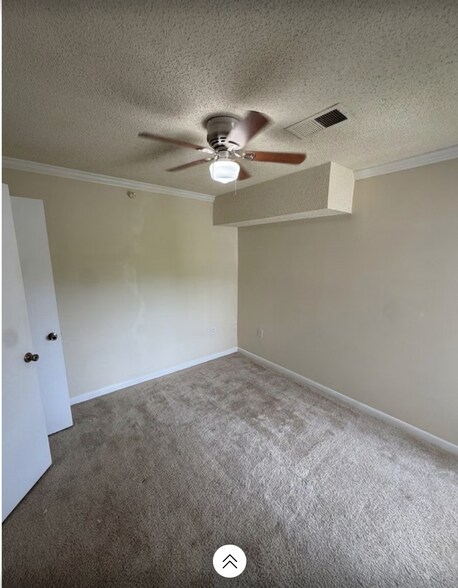 Building Photo - 1420 Collegiate Cir