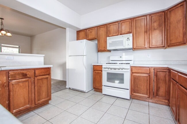 Building Photo - 3 bed 3 bath Townhome in Boulder Park