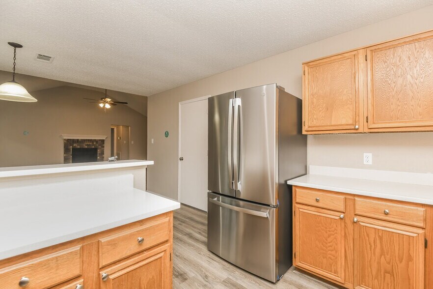 Building Photo - 1121 Cardinal Oaks Dr