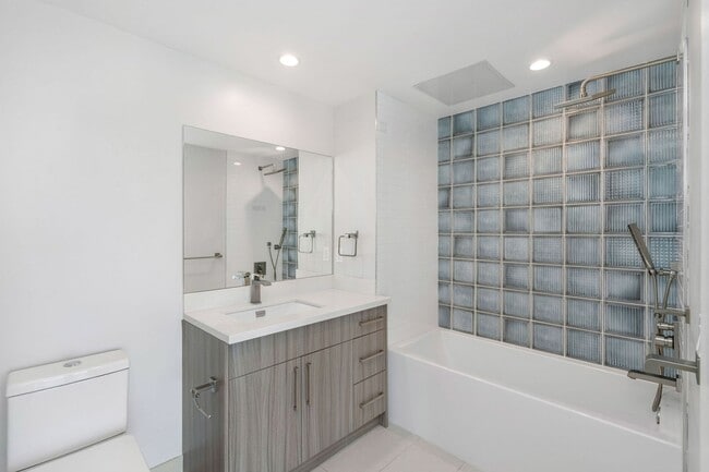 Building Photo - 5550 Bonner Ave