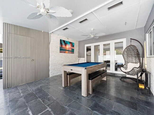Building Photo - 6951 Miami Lakeway S