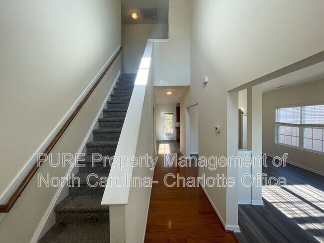 Building Photo - 705 Weeping Willow Dr