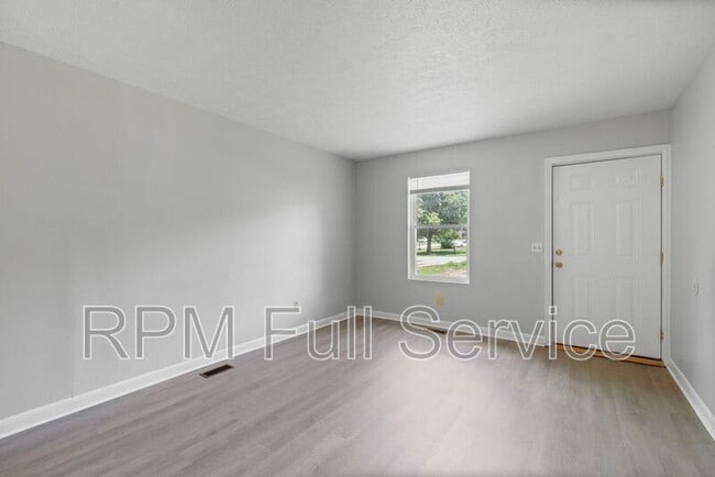 Building Photo - 105 Hubert Dr