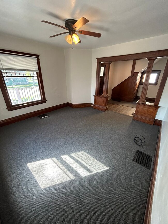Building Photo - 808 W Walnut St