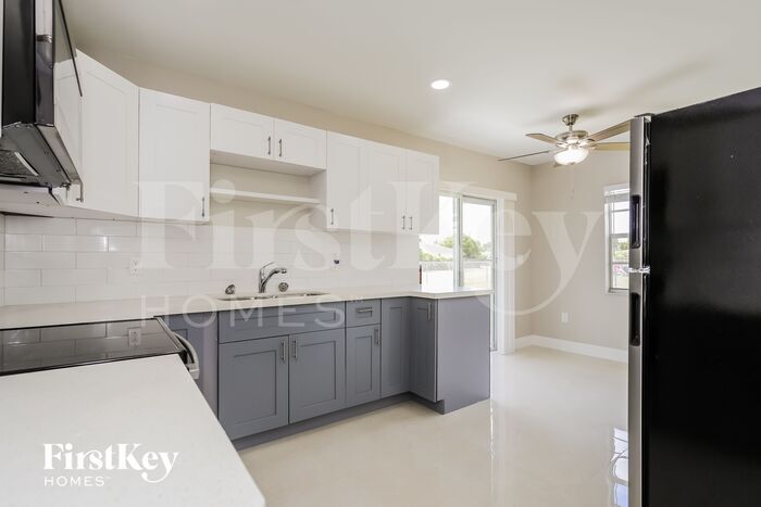 Building Photo - 16905 SW 106th Ct