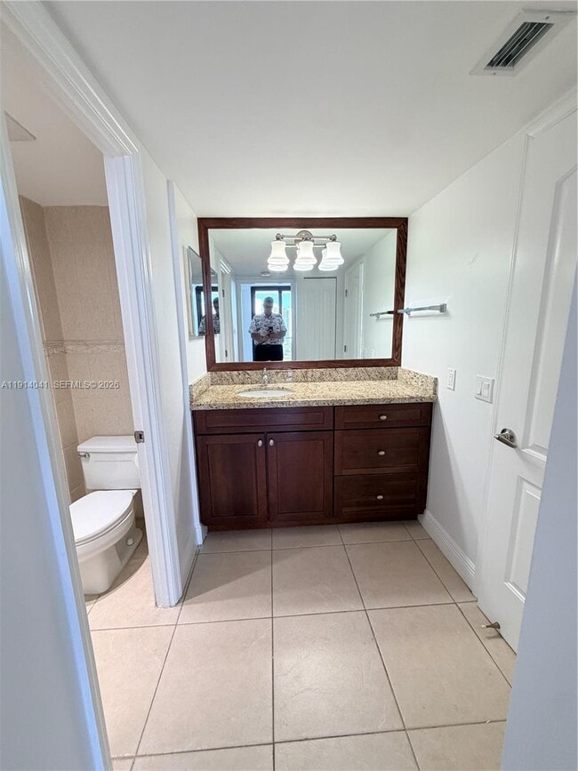 Building Photo - 3701 N Country Club Dr