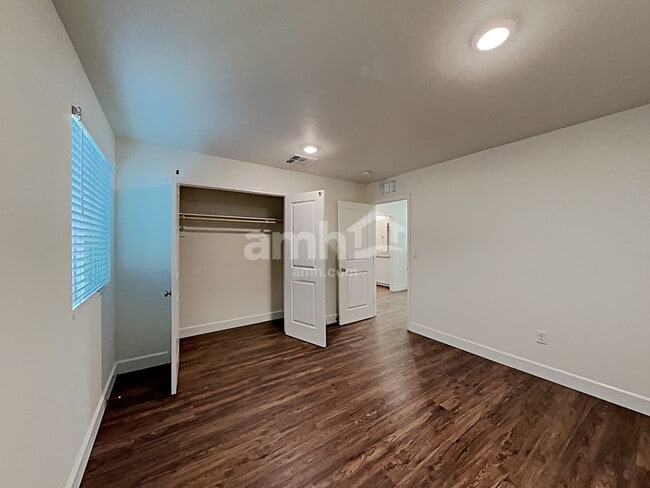Building Photo - 6051 Schmidt St