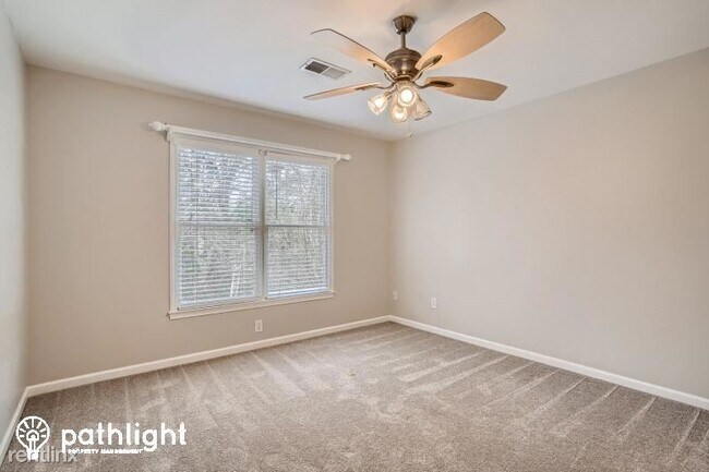 Building Photo - 4 br, 2.5 bath House - 1045 Mayfield Manor...