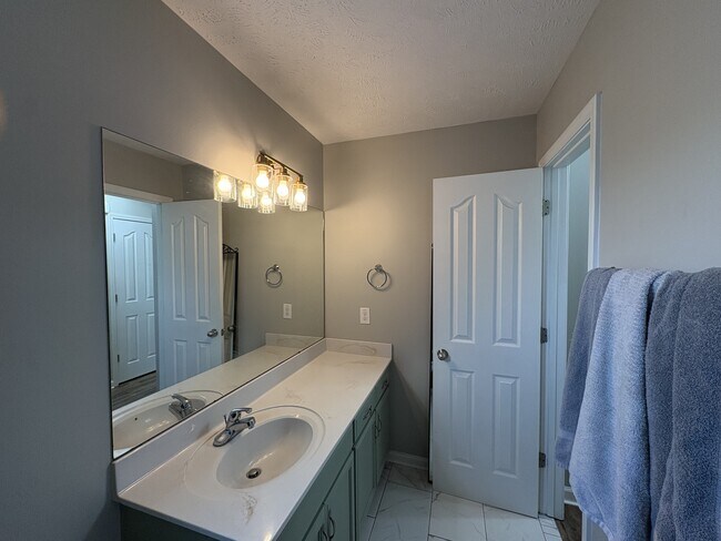 Building Photo - 515 Fox Trot Dr