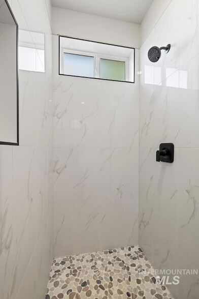 Building Photo - 10494 W Shields Ave