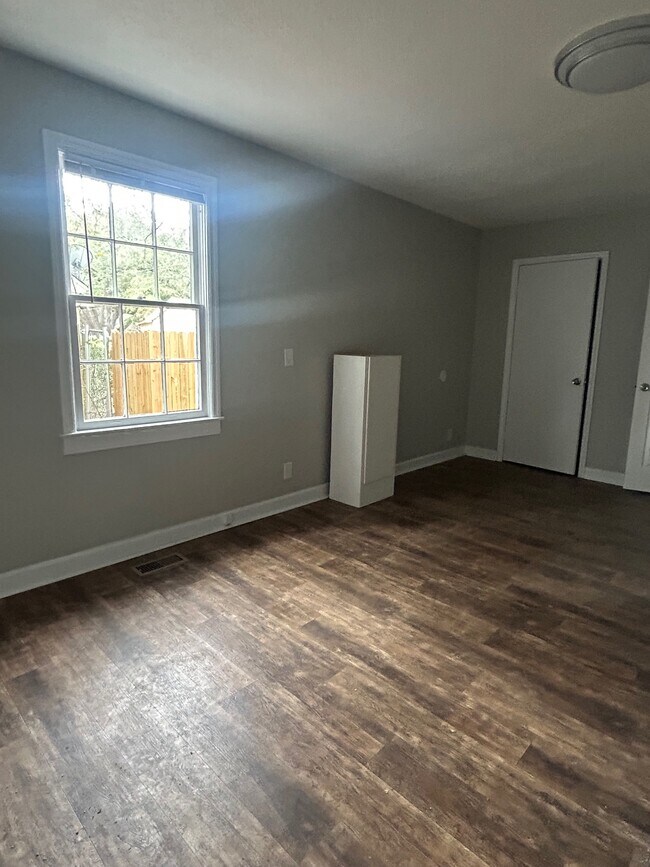 Building Photo - 2100 Woodward Dr