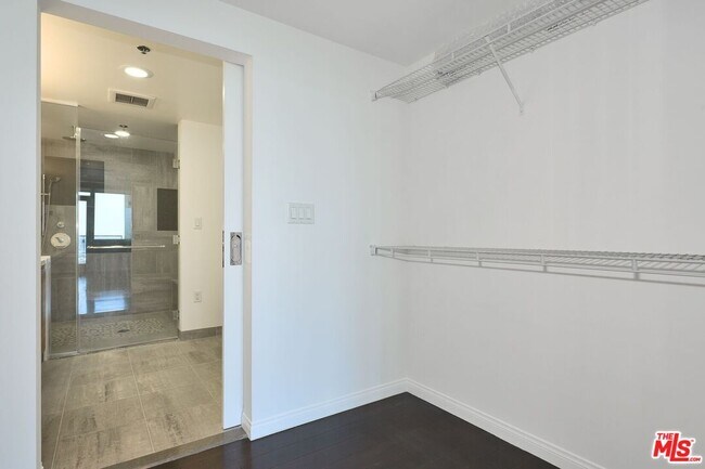 Building Photo - 3785 Wilshire Blvd
