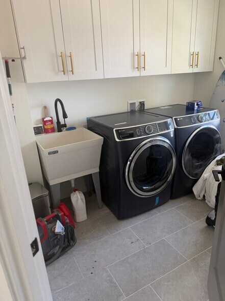 Laundry room - 10448 3rd Ave SW