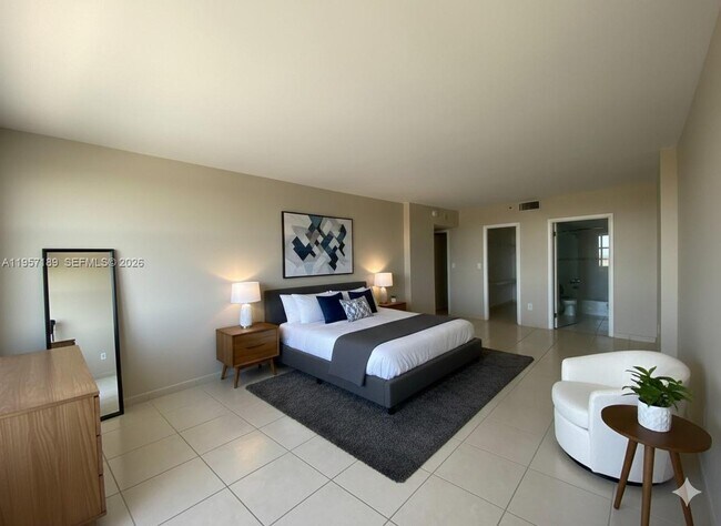 Building Photo - 1470 NE 123rd St