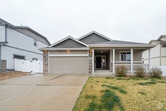 Building Photo - 3 Bed 2 Bath House in Severance - Main Lev...