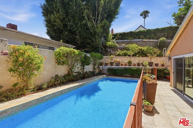 Building Photo - 4131 Mantova Dr