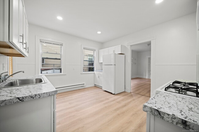 Building Photo - 220 Hillside Ave