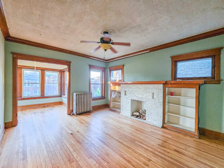 Primary Photo - 3338 W Cullom Ave