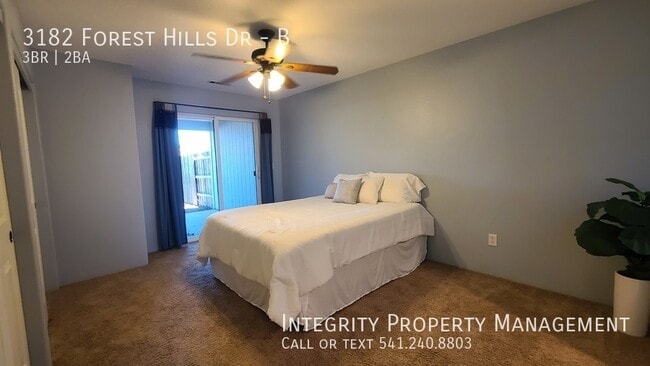 Building Photo - 3182 Forest Hills Dr
