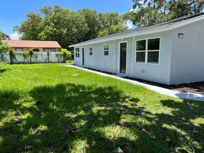 Building Photo - Fully Renovated 2 Bed, 1 Bath Duplex in th...