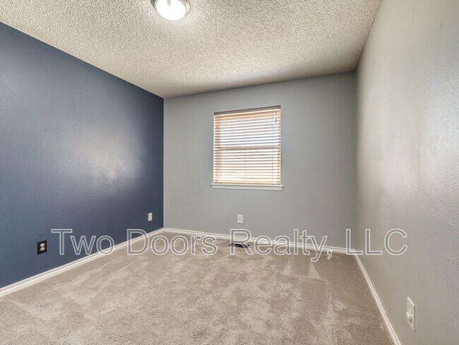 Building Photo - 3900 Hiddleston Cir