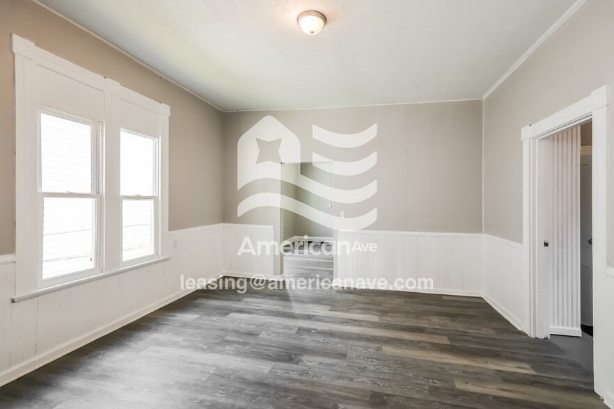 Building Photo - 603 E Oak St