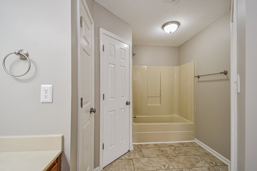 Building Photo - 6759 Valerie Dr