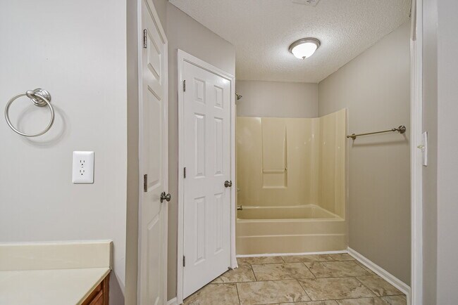 Building Photo - 6759 Valerie Dr