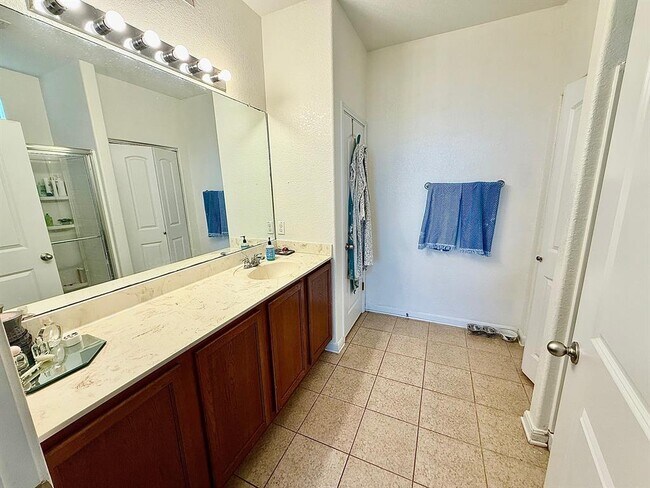 Building Photo - 506 Shadow Point