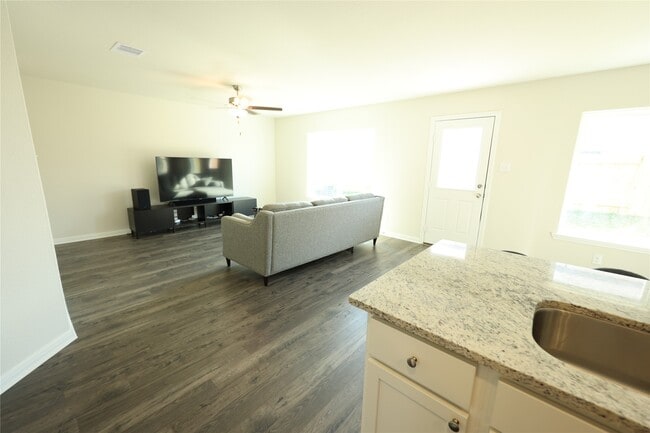 Building Photo - 428 Lgt Smt Dr