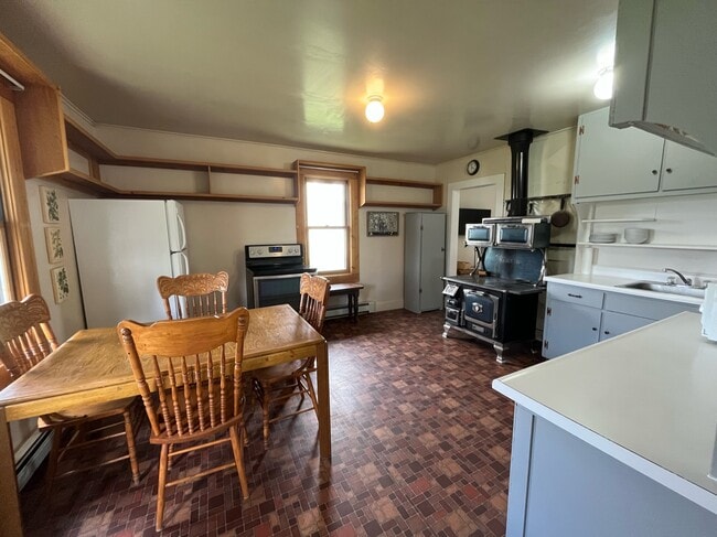 Building Photo - 1801 Beck Ave