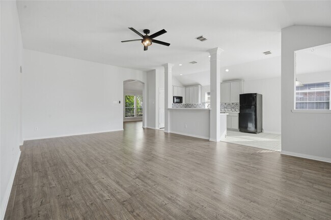 Building Photo - 5755 Lightstone Ln