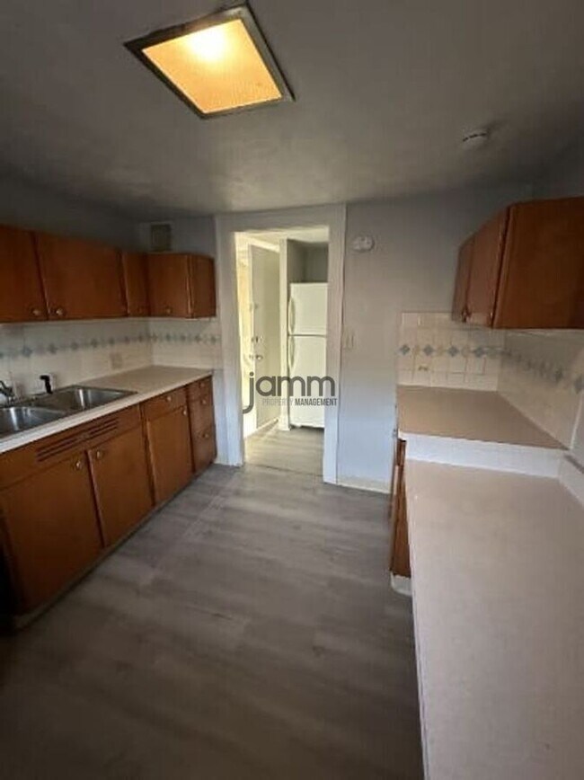 Building Photo - 14724 Clifton Blvd