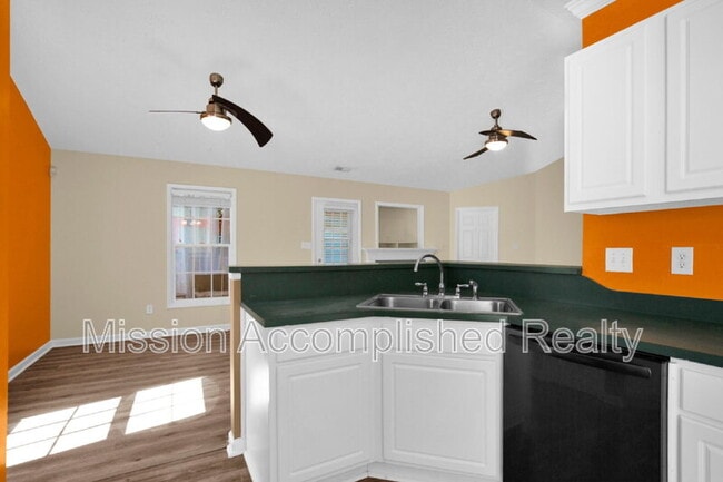 Building Photo - 3918 Red Oak Dr