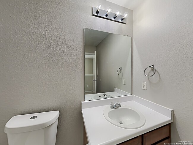 Building Photo - 2910 Candleside Dr