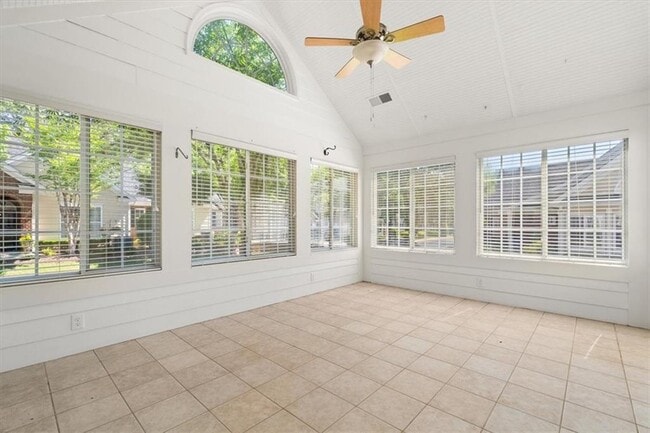 Building Photo - 1305 Village Ln