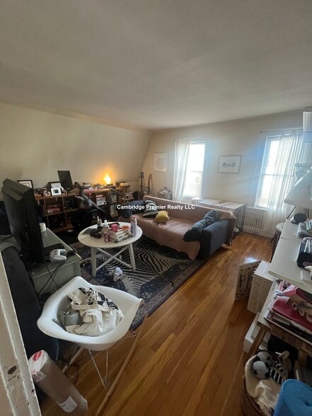 Building Photo - 13 Charnwood Rd