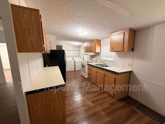 Building Photo - 787 Gillen St