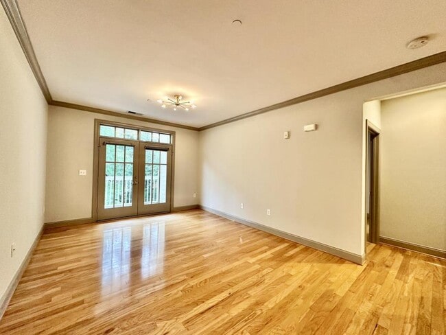 Building Photo - 518 Clarice Ave
