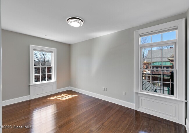 Building Photo - 25 Lawrence St