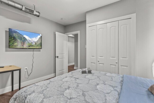 Building Photo - 4821 Walnut St