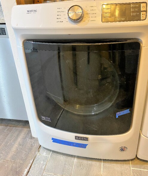 Building Photo - 2038 Kelmore Rd