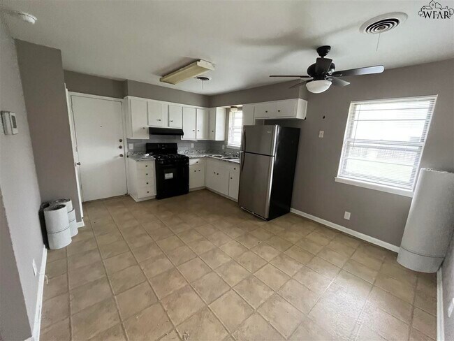 Building Photo - 4704 N Shore Dr