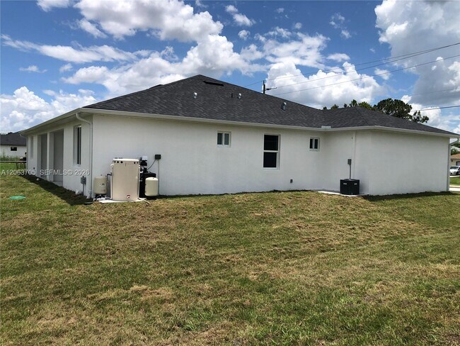 Building Photo - 4572 Golfview Blvd