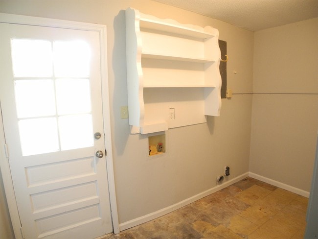 Building Photo - 26 Beaver Run Dr