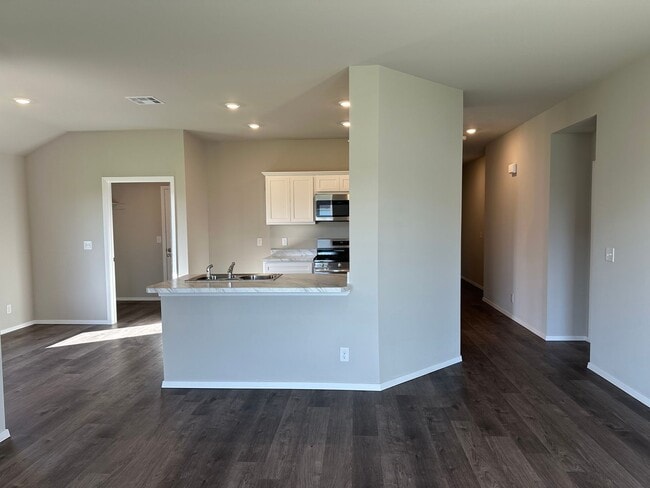 Building Photo - Brand-new 3 bedroom, 2 bath home located i...
