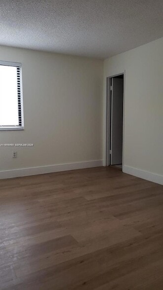 Building Photo - 10221 Fontainebleau Blvd