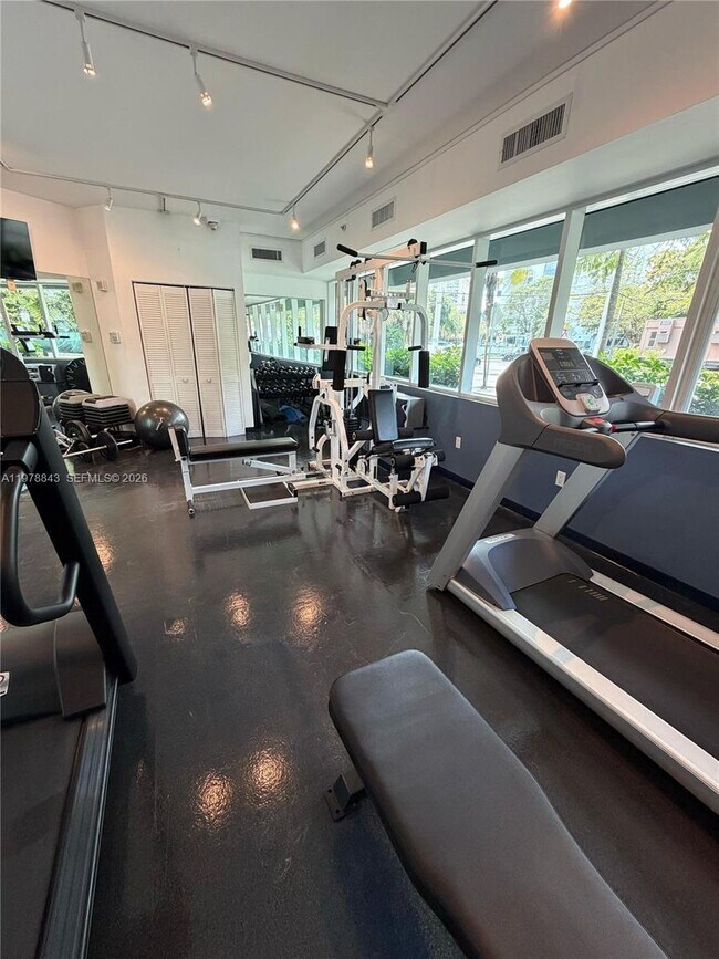 Building Photo - 2699 Tigertail Ave