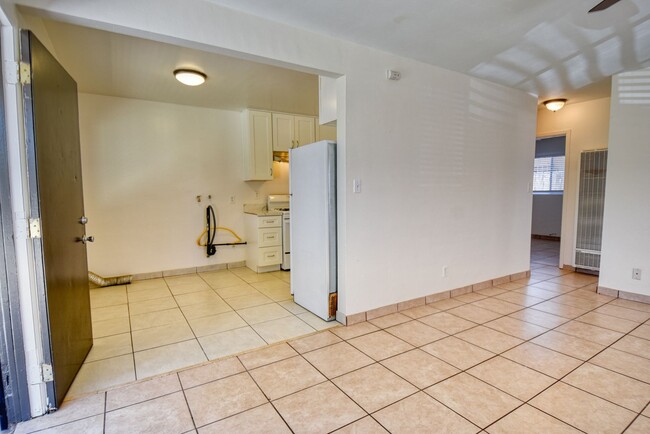 Building Photo - Two Bedroom condo in Pacific Beach